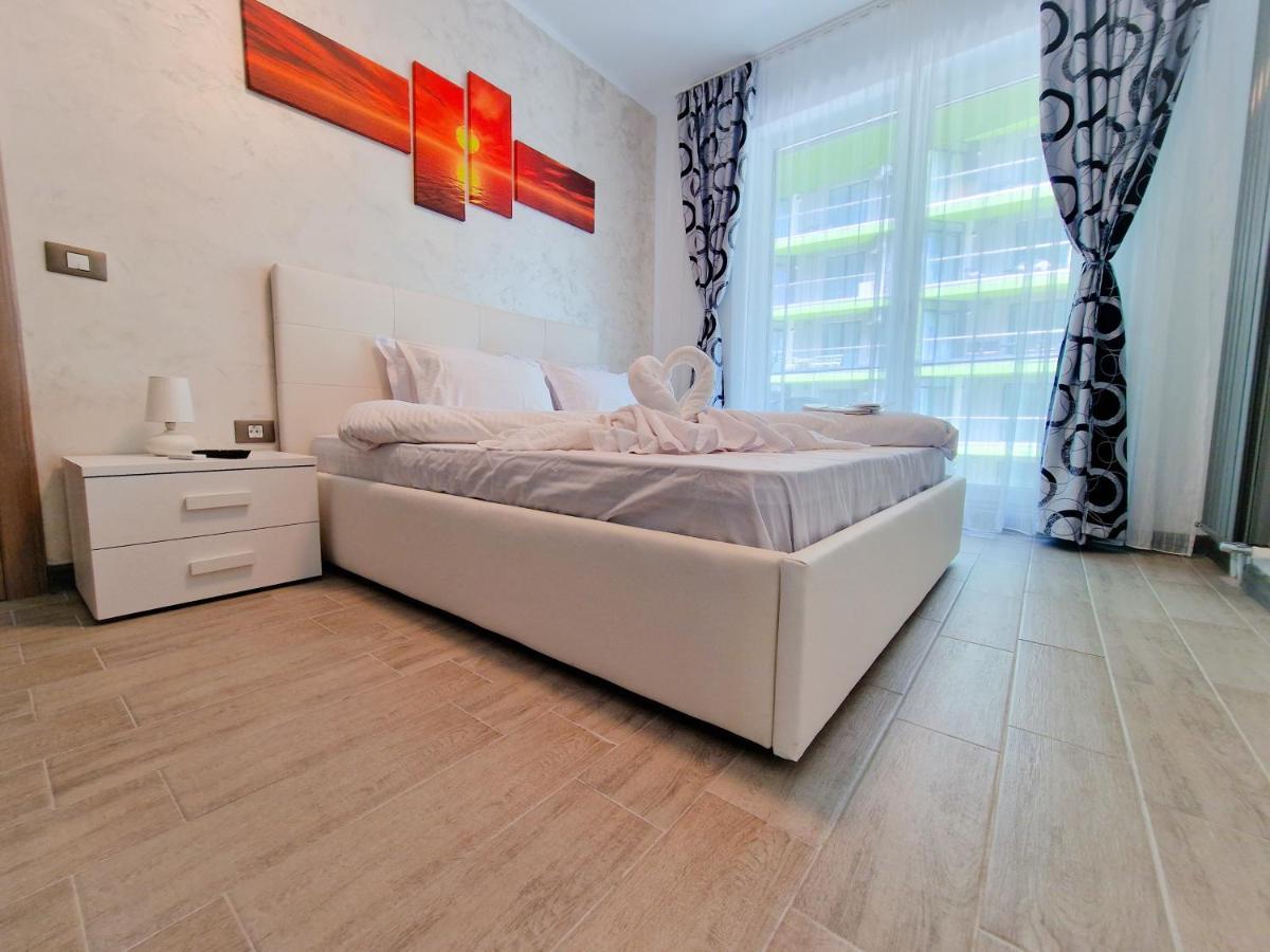 Sole Aparthotel Pool & Spa Mamaia Nord Năvodari Екстериор снимка